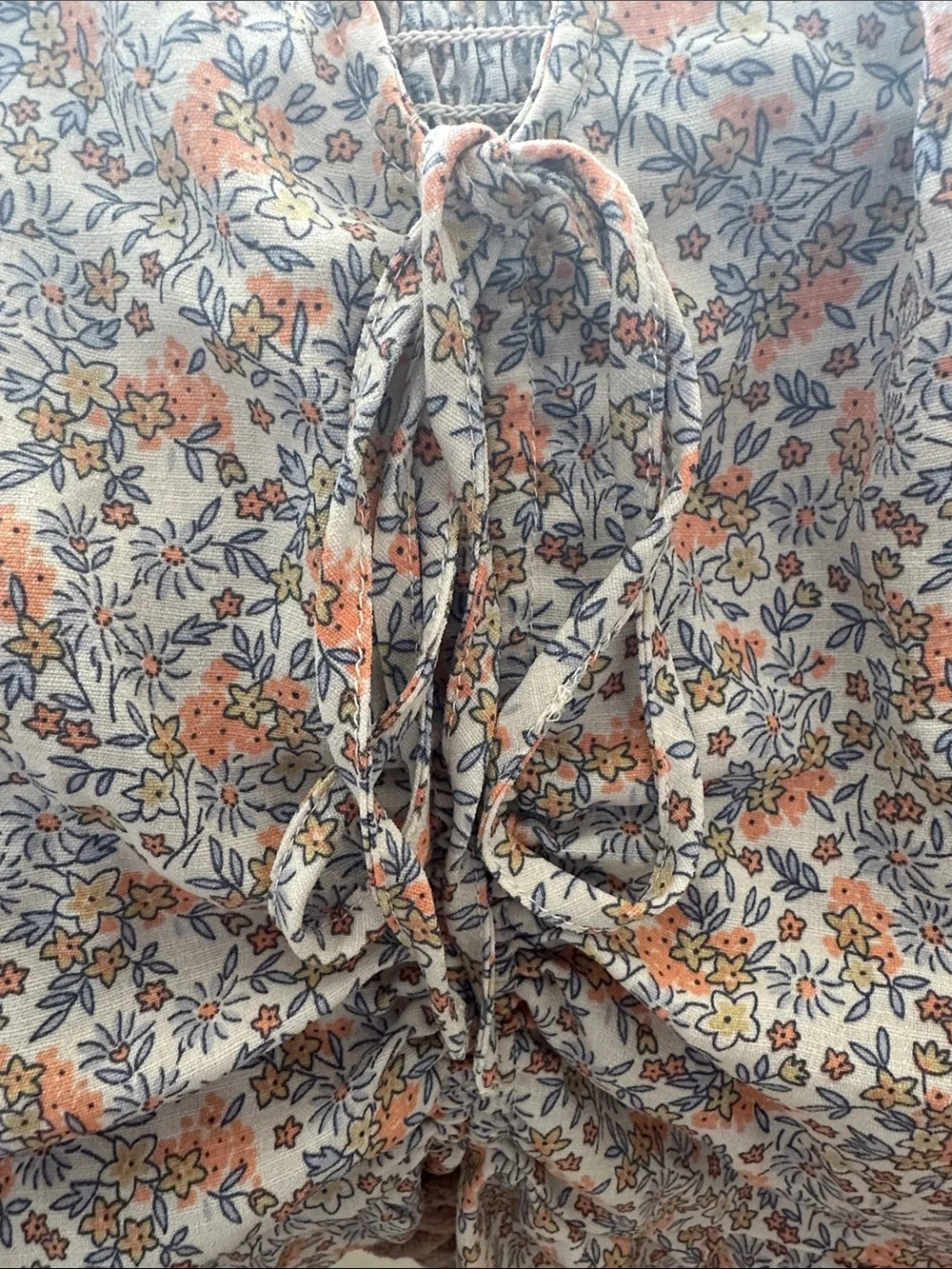 H&M Peach Floral Ruched V-Neck Blouse - Picture 4 of 4